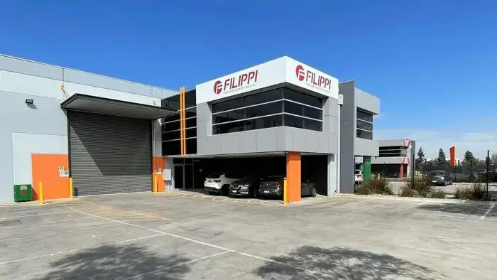 La sede di Filippi 1971 Pty Ltd a Epping, Melbourne, con l’insegna rossa.